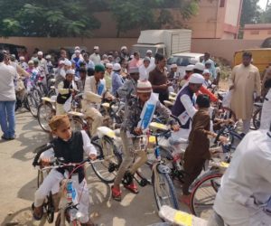 چالیس دن مسلسل نماز فجر ادا کرنے والے 194 بچوں میں سائیکلوں کی تقسیم