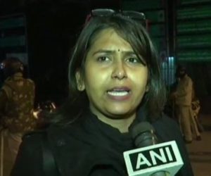 جامعہ احتجاجی مظاہرہ: پولس نے خاتون صحافی کے ساتھ کی مار پیٹ، جامعہ کی اندرونی حالت تشویشناک ، ہوسٹل کی طالبات مدد کی فریاد کرتی نظر آئیں 