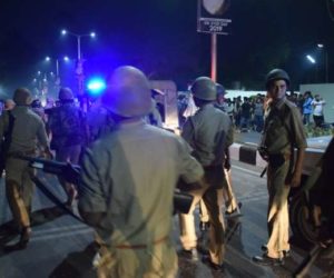 علی گڑھ میں طالب علموں پر لاٹھی چارج، انٹرنیٹ 24 گھنٹے کے لئے بند