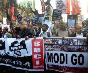 کولکاتا میں وزیر اعظم مودی کے دورہ کی شدید مخالفت ۔ گوبیک مودی کے پوسٹروں کے ساتھ احتجاج