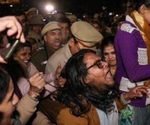 نہتے طلباء پر پولیس کی بربریت کو چھڑپ نہ کہیں، جے این یو ایس یو کی اپیل