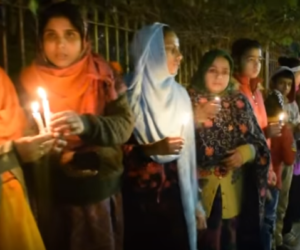 ذاکر نگر میں ایک ماہ سے خواتین نکال رہی ہیں کینڈ ل مارچ ۔ جب تک سرکار قانون واپس نہیں لے گی جاری رہے گا یہ پرامن احتجاج :خواتین