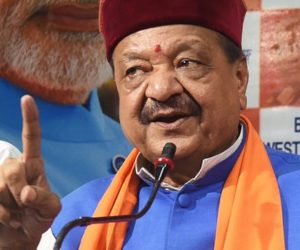 بھاجپا لیڈرکیلاش وجے ورگی کی افسر کو دھمکی ’آرایس ایس کے عہدیدار اندور میں ہیں، نہیں تو آگ لگا دیتا‘