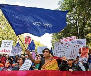 دہلی میں خواتین اور ٹرانس جینڈر کے  45 تنظیموں نے سی اے اے اور این آرسی کے خلاف نکالا مارچ،سرکار سے واپس لینے کی مانگ
