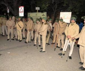 پولیس دیکھتی رہی, اسٹریٹ لائٹ بند کر دی گئی: جے این‌یو تشدد کو لیکر اٹھےسوال