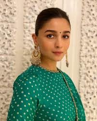 ملک میں سب ٹھیک چل رہا ہے، یہ کہنا بند کیجیے: عالیہ بھٹ