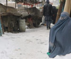 افغانستان میں شدید برفباری: مرنے والوں کو دفنانا بھی مشکل