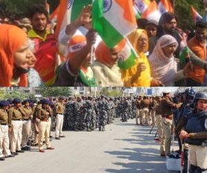 سپریم کورٹ کے مقررکردہ ثالثوں کے ساتھ بات چیت جاری ۔دبنگ دادی نے کہا:ہم نے انگریزوں کو بھگادیاتھا یہ مودی کیا چیز ہیں