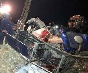 پاکستان میں دردناک بس – ٹرین حادثہ، 30 افراد ہلاک، متعدد زخمی