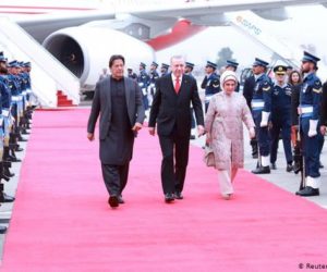 ترک صدر رجب طیب ایردوان پہونچے پاکستان ۔ ریاض کے بجائے اب انقرہ جانب پاکستان کا جھکاﺅ !