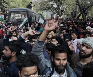 پارلیمنٹ مارچ کے دوران جامعہ طلبا پر پولس نے لاٹھی چارج کیا، کئی طالبہ وطالبات زخمی