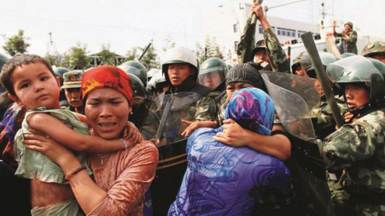 امریکہ نے ایغور مسلمانوں پر ہو رہے ظلم کی پاداش میں چینی حکام پر لگائی پابندی