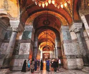 استنبول کی ’ آیا صوفیہ‘ مسجد کیا دوبارہ مسلمانوں کے حوالے کی جا سکے گی؟ عدالت کا فیصلہ جلد