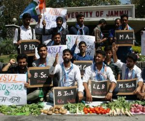 کلاس فورتھ:کیا جموں وکشمیر میںبے روزگاری مسئلے کا یہی حل ہے….؟