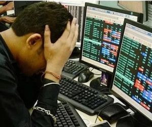 شیئر بازار میں ہڑکمپ، کچھ ہی منٹوں میں ڈوبے چار لاکھ کروڑ روپے