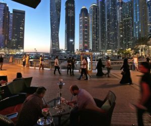 اب متحدہ عرب امارات میں غير شادی شدہ جوڑے کا ساتھ رہنا و شراب نوشی جائز