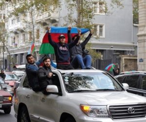 آرمینیا کے ہتھیار ڈالنے پر آذربائیجان میں جشن، تمام علاقے یکم دسمبر تک واپس کردینے کا آرمینیا نے کیا اعلان