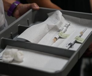 ترک سائنسدان کی تیار کردہ کووڈ۔19 ویکسین کی برطانیہ نے منظوری دے دی