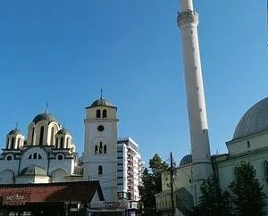 مسلمانوں کا عیسائی خاتون کےساتھ عمل، سربیا اور کوسووو کے مابين مذہبی ہم آہنگی کی مثال