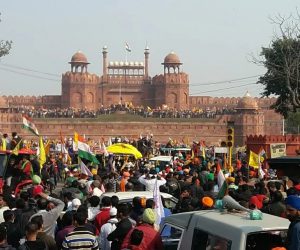 کسان تحریک: لال قلعہ پر تشدد کے بعد سو سے زائد کسان لاپتہ، اہل خانہ پریشان