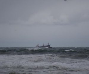 ترک بحری جہاز پر قزاقوں کا حملہ، ایک شخص ہلاک، پندرہ یرغمال