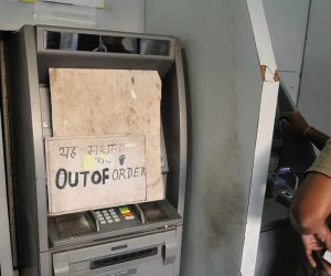 ملک کا ایک اور بینک بحران سے دو چار، پیسہ نکالنے پر آر بی آئی کی پابندی