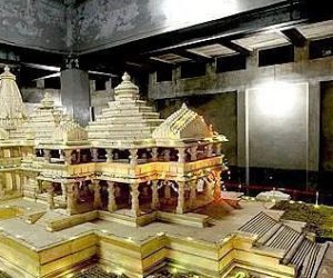 مسلم بچوں نے بھی رام مندر کی تعمیر کیلئے دیا چندہ