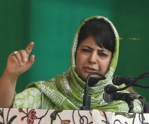 بندوق اور پتھر سے کچھ حاصل ہونے والا نہیں ہے: محبوبہ مفتی