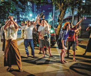 میانمار میں فوجی بغاوت کے خلاف عوامی احتجاج کے سبب سوشل میڈیا پر پابندی