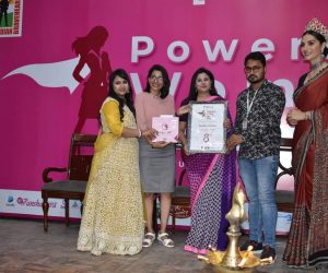 خواتین کے مسائل کو مسلسل اٹھانے کے لئے خواتین نے یومِ خواتین پر ملت ٹائمز کو ایوارڈ سے سرفراز کیا