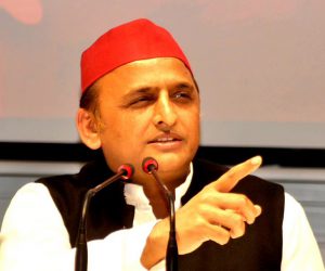 صحافیوں کے ساتھ بدسلوکی کے الزام میں اکھلیش یادو سمیت 20 کے خلاف ایف آئی آر