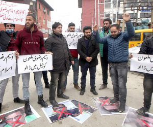 بی جے پی کا وسیم رضوی کے خلاف احتجاج، پھانسی دینے کا مطالبہ