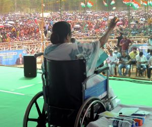 مودی صرف بڑی بات کرتے ہیں، جھوٹے وعدے کرتے ہیں: ممتا بنرجی