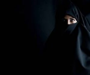 اذان کے بعد برقع پر تنازعہ! ’مسلم خواتین کو برقع سے آزاد کریں گے‘ یوگی کے وزیر کا بیان