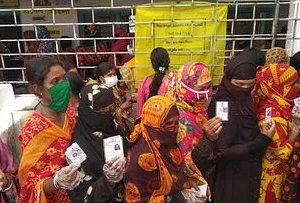 مغربی بنگال کے آرام باغ میں ٹی ایم سی امیدوار سوجاتا منڈل پر حملہ