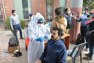 دہلی کے بعد نوئیڈا اور غازی آباد میں بھی رات کا کرفیو، تمام اسکول-کالج بند کرنے کا حکم