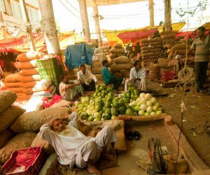 کمر توڑ مہنگائی! رمضان کے موقع پر گراں بازاری سے لوگ پریشان، تھوک افراط زر 8 سال کی بلند ترین سطح پر