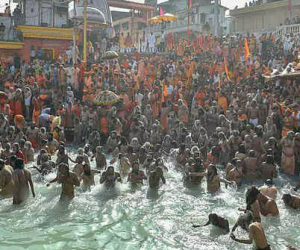 مہاکمبھ یا موت کا میلہ: گنگا کے بہتے پانی سے کورونا انفیکشن پھیلاؤ کا خطرہ زیادہ!