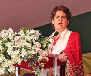 کورونا سے لوگ ہلاک ہو رہے ہیں اور وزیر اعظم و وزیر داخلہ انتخابی ریلیوں میں قہقہے لگا رہے ہیں: پرینکا گاندھی