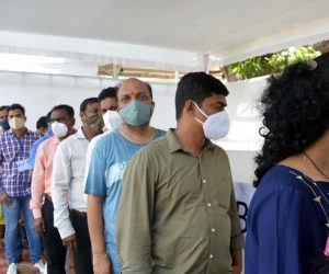 کورونا کیسز میں پھر ریکارڈ توڑ اضافہ، ایک دن میں 2 لاکھ 60 ہزار سے زیادہ معاملے، 1501 اموات