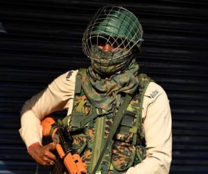 کشمیر: فوج کی تلاشی پر اعتراض کرنے والی پولیس اہلکار جیل میں