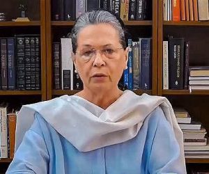 آپسی اختلافات دور کرنے کا وقت، کورونا کے خلاف یکجا ہو کر لڑنا ہوگا: سونیا گاندھی