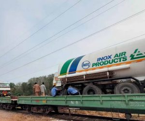 کورونا بحران: 70 ٹن آکسیجن لے کر ’آکسیجن ایکسپریس‘ دہلی پہنچی