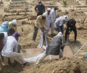 ملک میں کل 3 لاکھ 86 ہزار کورونا کے نئے مریض پھر بھی آئی پی ایل اور چناؤ ہوتے رہے