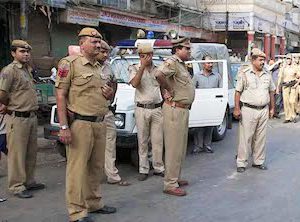 دہلی سے متصل لونی میں عوام اور پولس کے درمیان تصادم، پولس پر آدھی رات میں گھروں میں گھس کر مارنے کا الزام