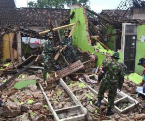 انڈونیشیا میں شدید زلزلہ، آٹھ افراد ہلاک، تیرہ سو سے زائد مکانات تباہ