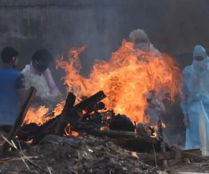 لفاظی کرنے والی حکومت کا سچ سے سامنا ، دنیا کے آگے ہاتھ پھیلانے پر مجبور 