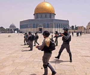 جنگ بندی کے باوجود مسجد اقصیٰ میں اسرائیلی پولیس کا نمازیوں پر گرنیڈ حملہ