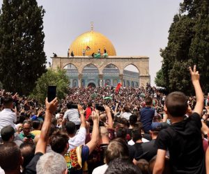 بے رحم اسرائیلی پولیس نے نکالا جنگ بندی کا غصہ، مسجد اقصیٰ میں کی توڑ پھوڑ