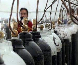 این جی اوز کے آکسیجن سلنڈروں کی ریفلنگ پر پابندی نہیں بلکہ اس عمل کو منظم کیا جا رہا ہے: ضلع مجسٹریٹ سری نگر